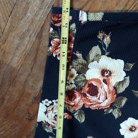 6 for $8 M&M skirt - Picture 3 of 7